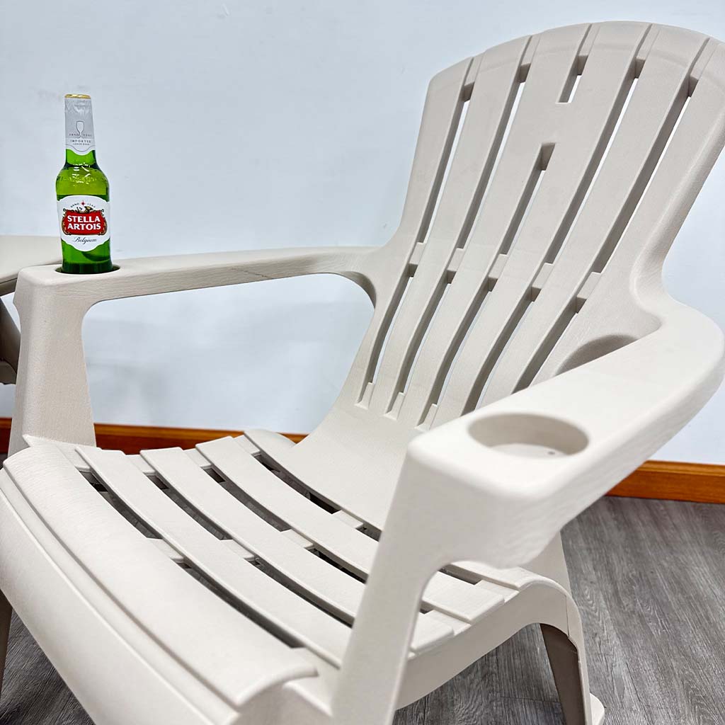 Silla plástica con porta vaso